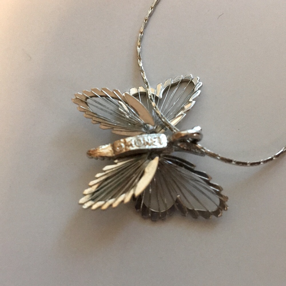 Vintage Monet silver tone butterfly necklace - Picture 3 of 6